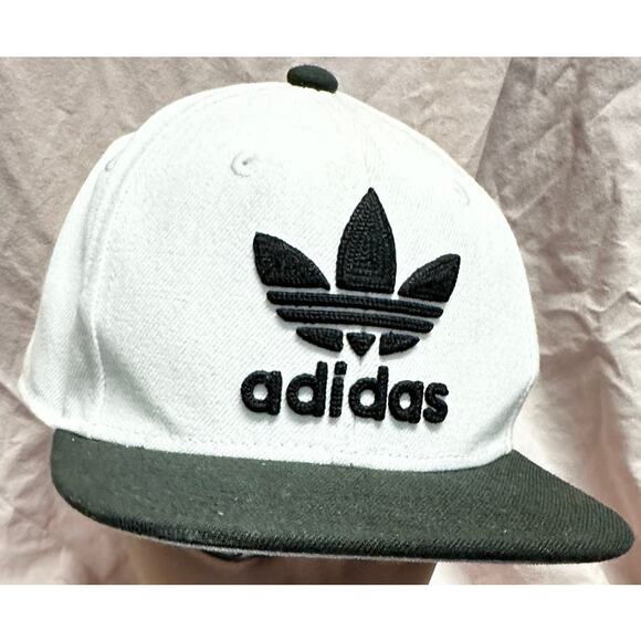 White Adidas Snap Back Baseball Hat/Cap Black Logo - Picture 1 of 4